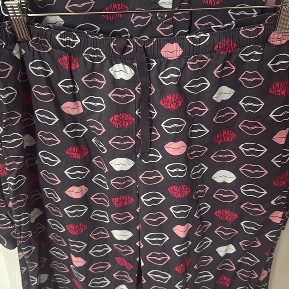 Victoria's Secret Pajama Set with Pink and Gray Lips size medium - Picture 3 of 6